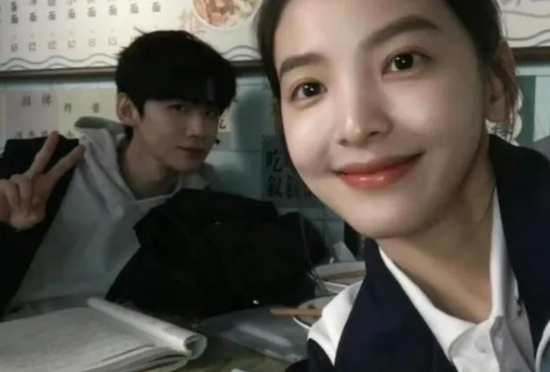 白敬亭章若楠 二搭白敬亭章若楠二搭甜度超标！从校园意难平到职场并肩，适配度直接拉