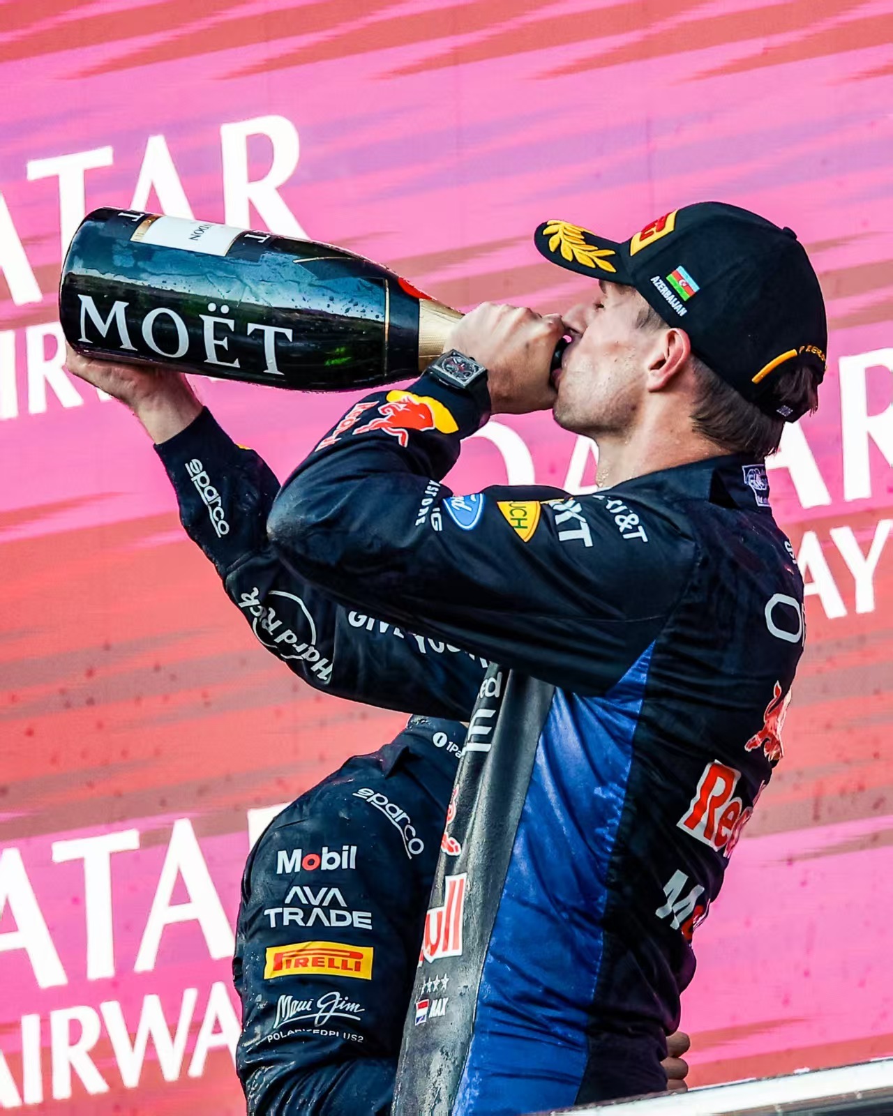 好梦幻…Spraying champagne on a Saturday 🍾©