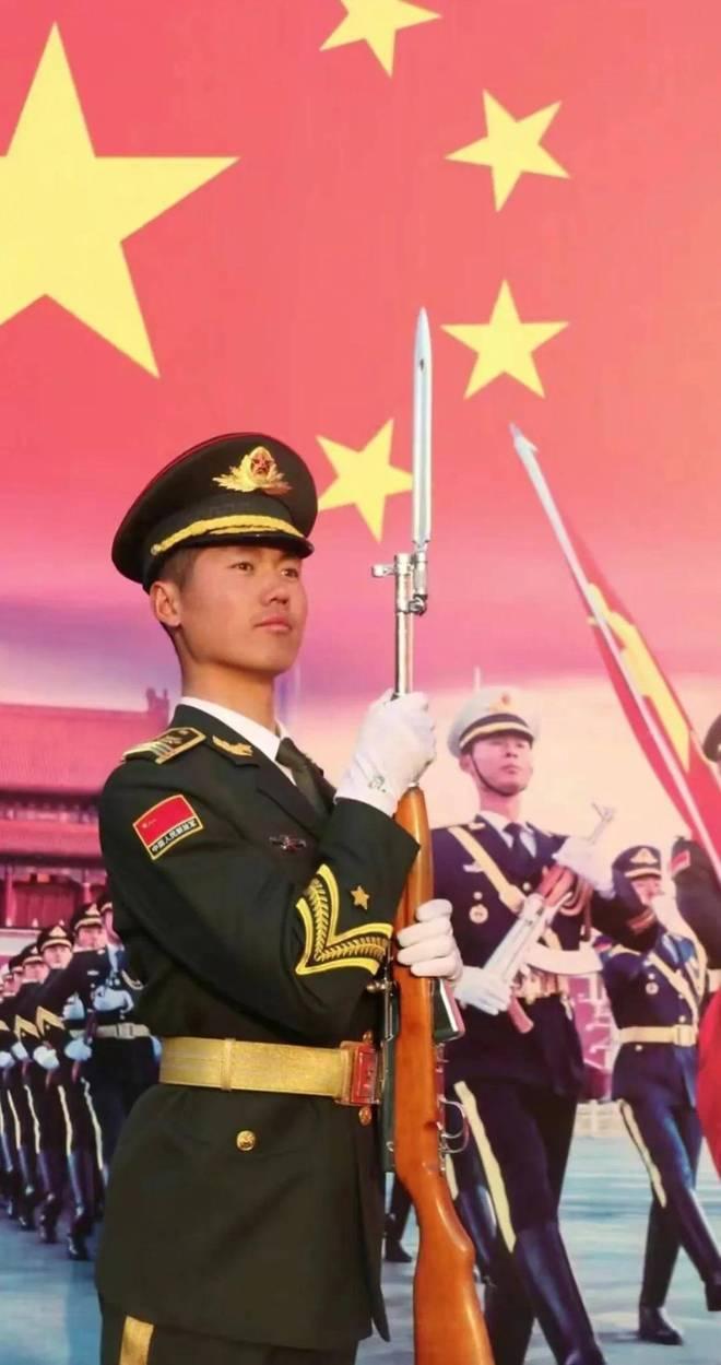 2024年没人预料到，之前被誉为“最美升旗手”的退伍军人张自轩，竟然在回到地方仅