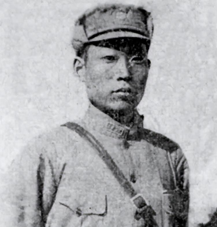 1937年7月28日傍晚，北平南苑通往大红门的公路上，枪声像炒豆子一样炸开。一辆