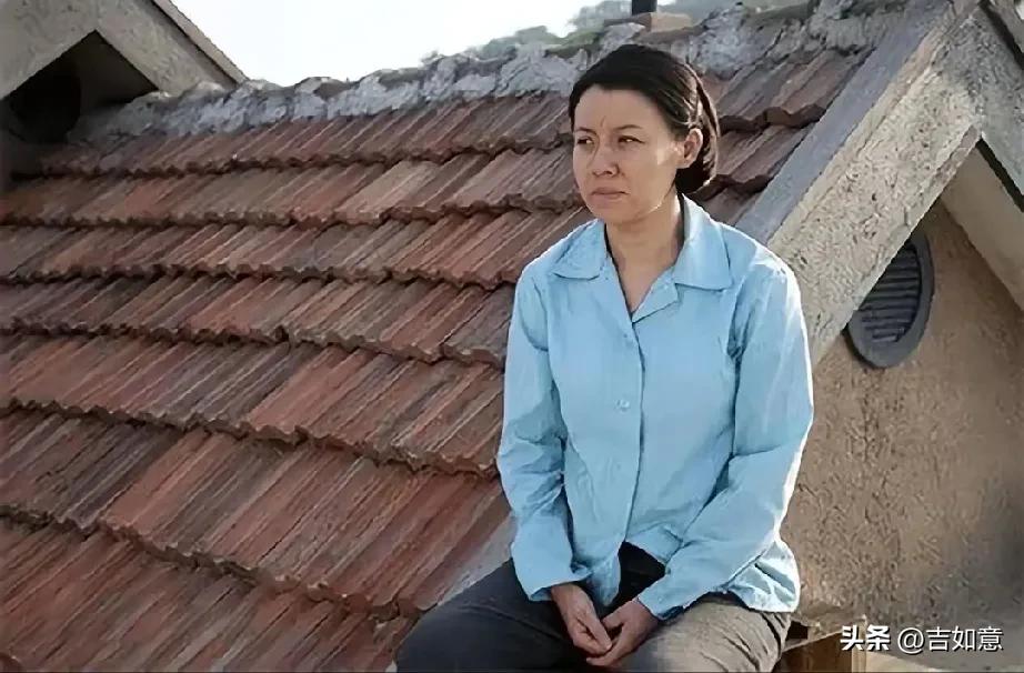 总有人说《父母爱情》里的“德花”土，但看图2和图3，她其实还挺洋气的。

刘琳饰