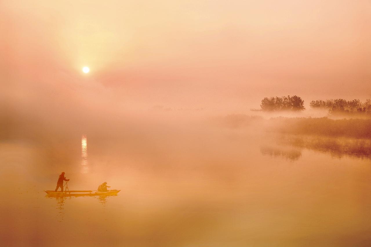 下联；秋霜逝水寒。

（图片来自网络）