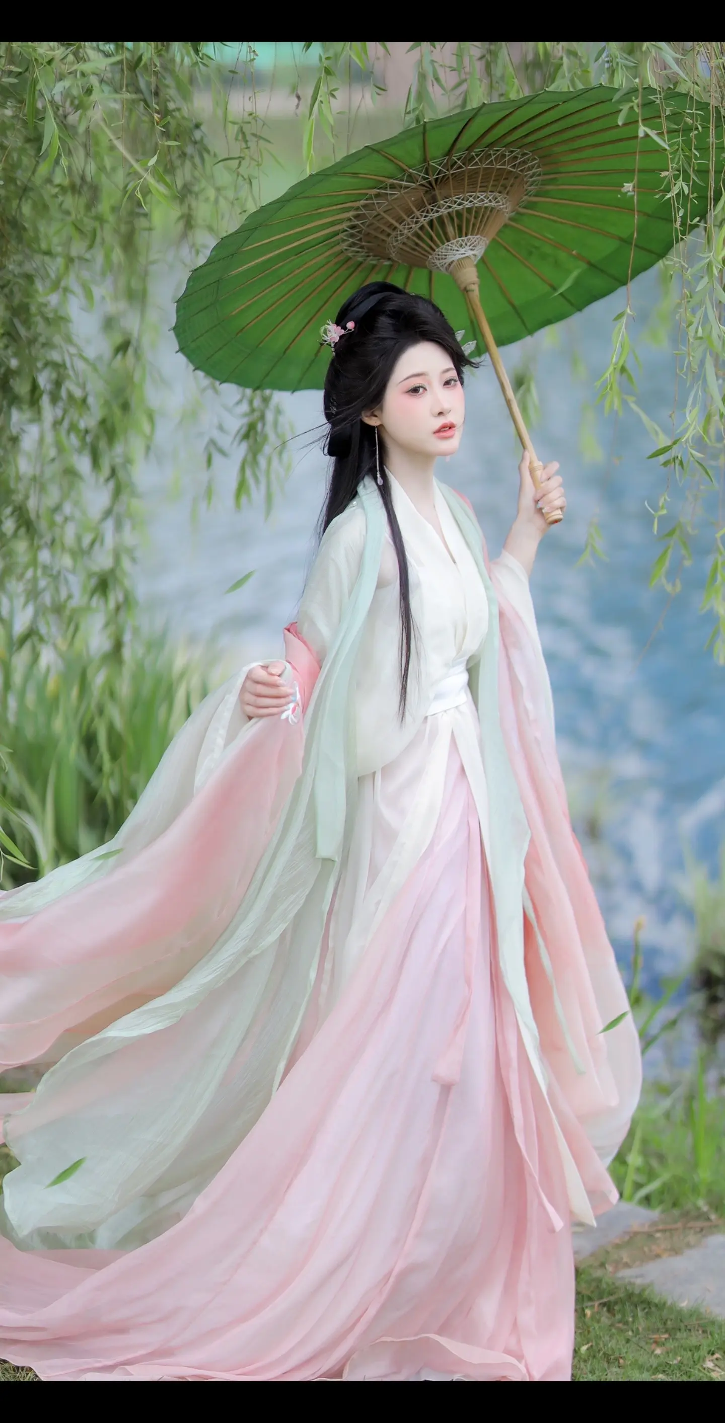 “自是人生长恨水长东”