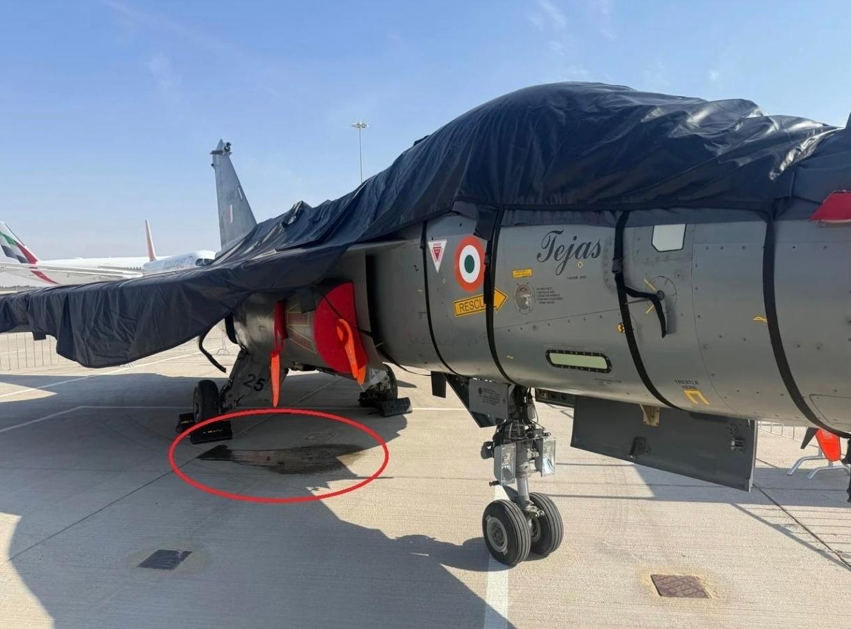 这是在迪拜航展坠毁的印度引以为傲光辉战斗机在飞行前的状态，还没开始表演就已经开始