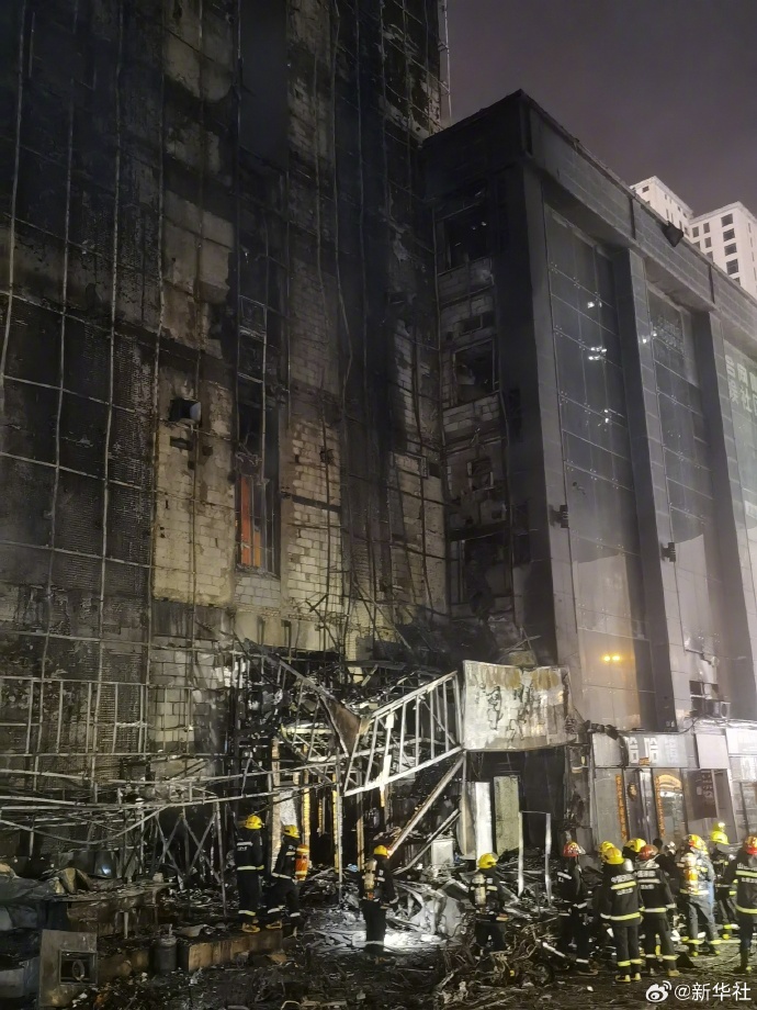 #太原火灾已致1死25伤#【#太原高层建筑着火致1死25伤#】28日晚，位于山西