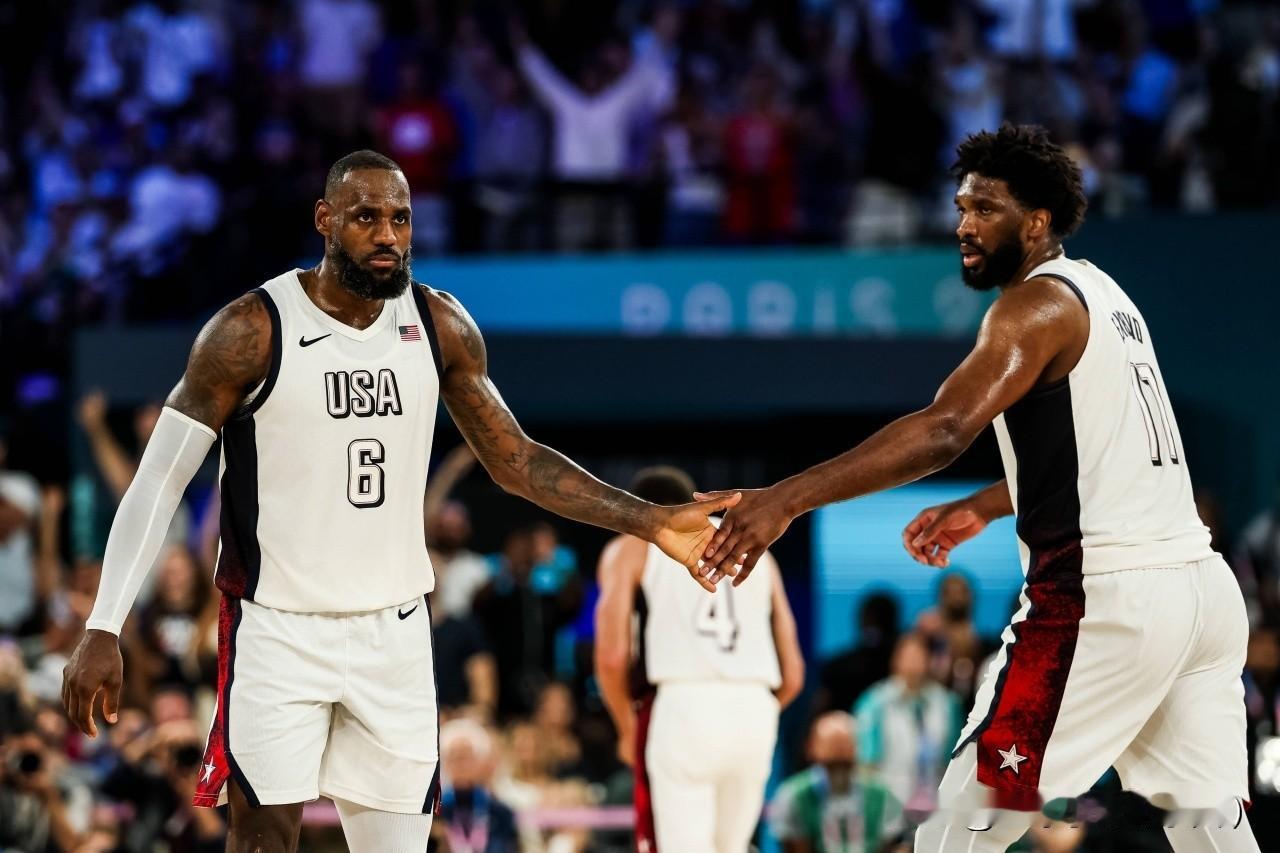 🏀詹姆斯+恩比德很难复刻“詹眉组合”默契🔥
 
国家队詹姆斯与恩比德曾频频互