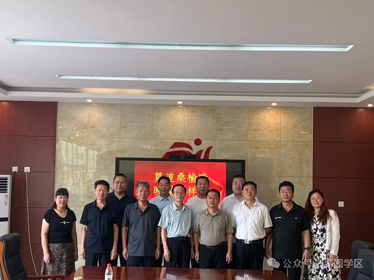 山东章丘区枣园学区学校8月6日举行退休教师欢送会！