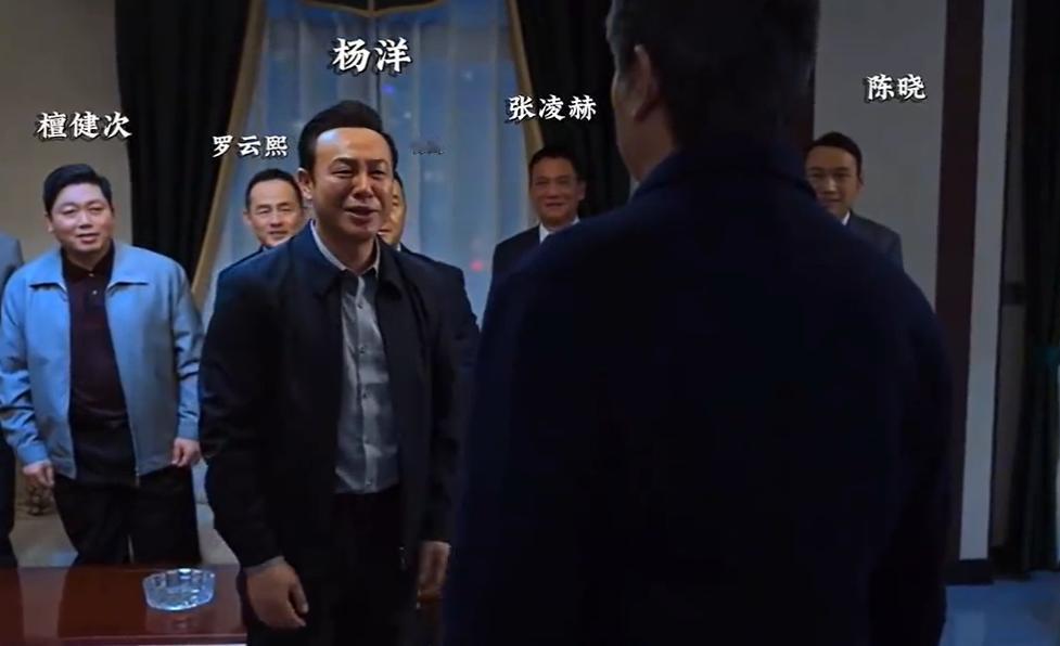 刘大锤谈及内娱顶流处境，称其深陷多重困境：行程、酒店等信息遭私生饭、代拍实时获取