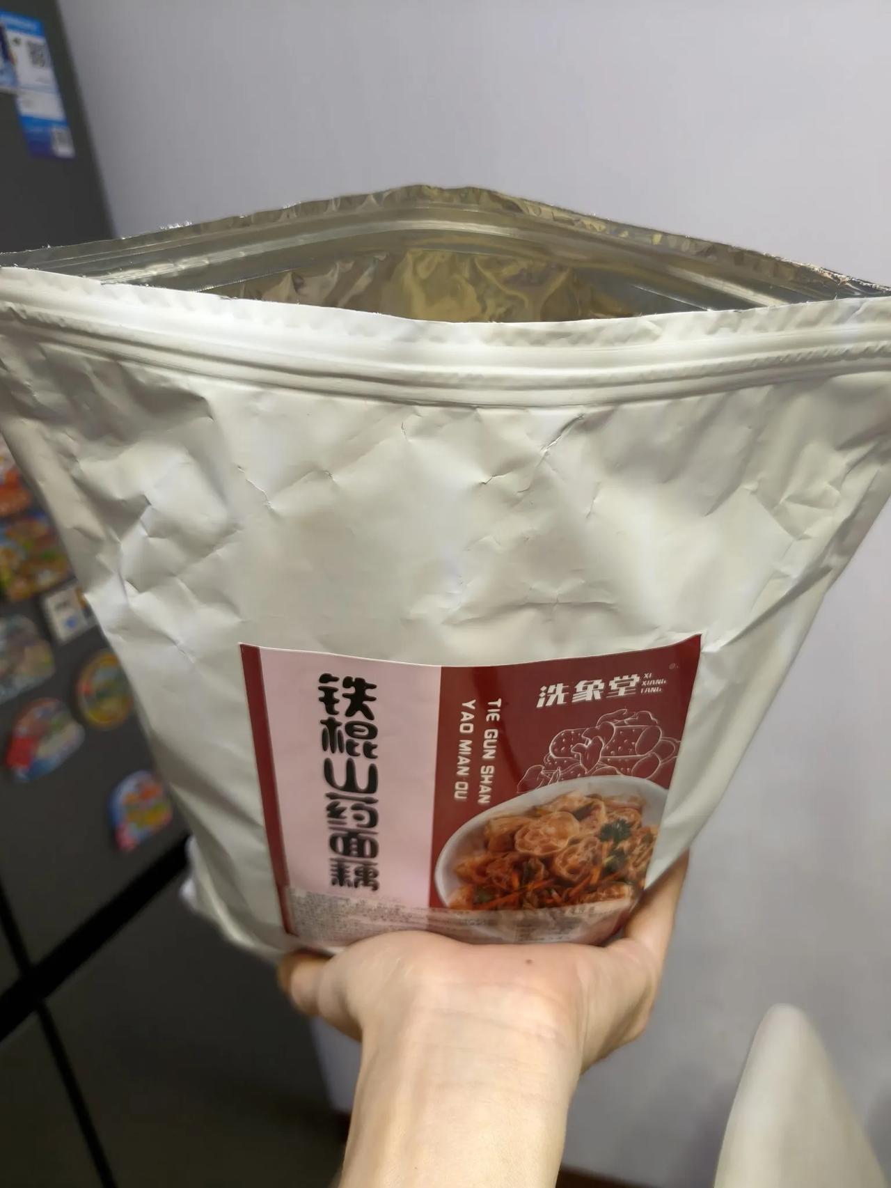 沈阳王先生近期网购了一袋铁棍山药面藕，到货后打开竟然有一块面藕发霉长毛。

王先