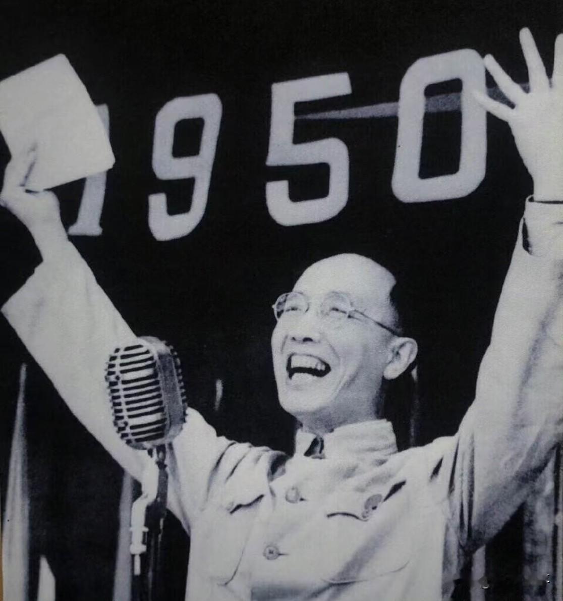 新中国第一个儿童节，其实也是世界第一届国际儿童节。
因为1949年11月，国际民