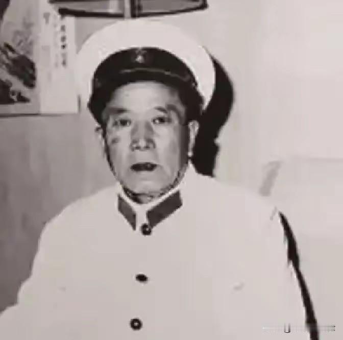 押送途中工资被偷，昔日公安神探仅凭一处细节，当场揪出火车窃贼
 
1967年春天