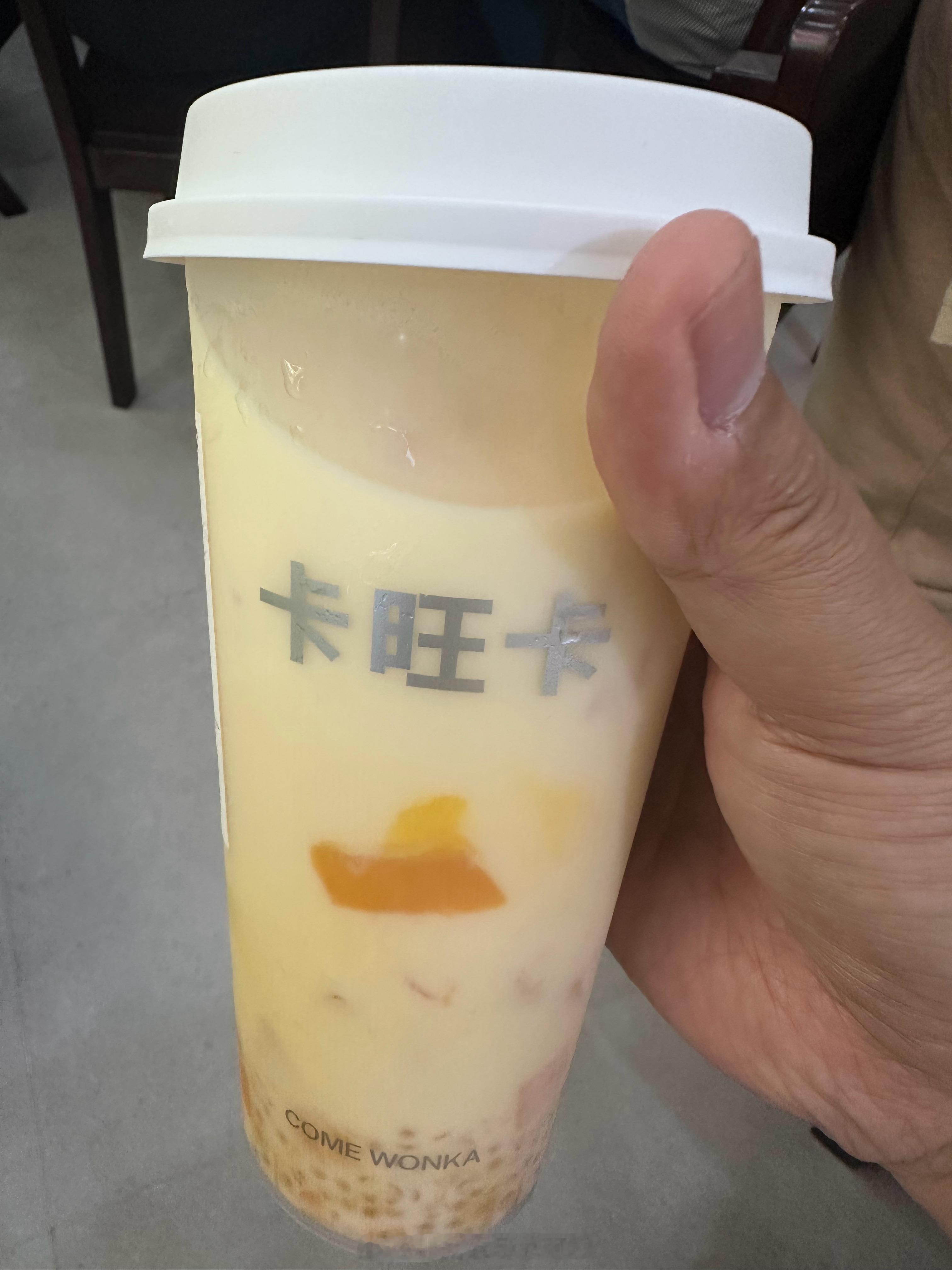 听说这是安徽知名品牌奶茶，只能现场排队，每个门店每天限量，还不能线上买。有知道这