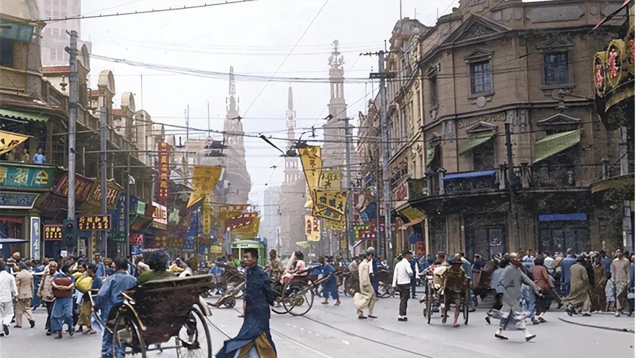 民国上海租界的洋人根本瞧不起中国官员
《银元时代生活史》的作者陈存仁这么写：租界