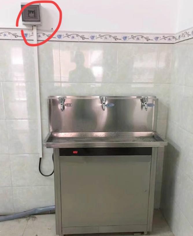 这个是老板的意思，老板跟我讲了，厂里员工喝热水很费我的电，这个热水器是一天24小