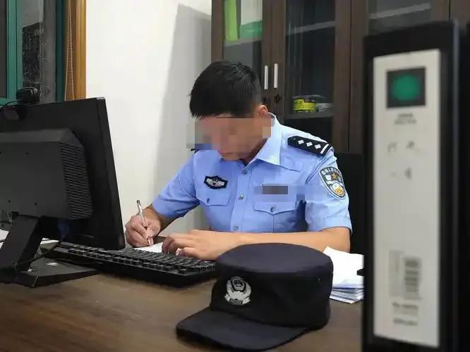 12月22日，央视新闻报道，上海一民警假扮山西一对老人家孩子12年。事情发生在2