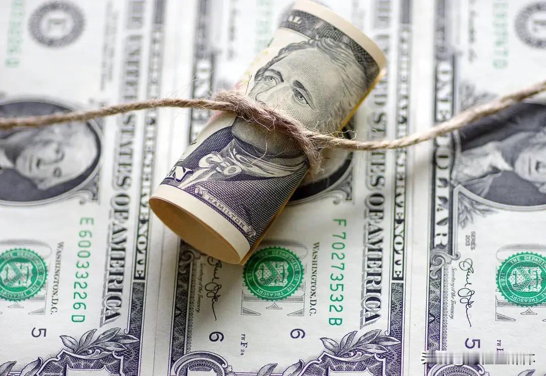 彻底摊牌！中国带头抛美债，南方国家全线撤退，这3国硬着头皮接盘！
 
美债大局已