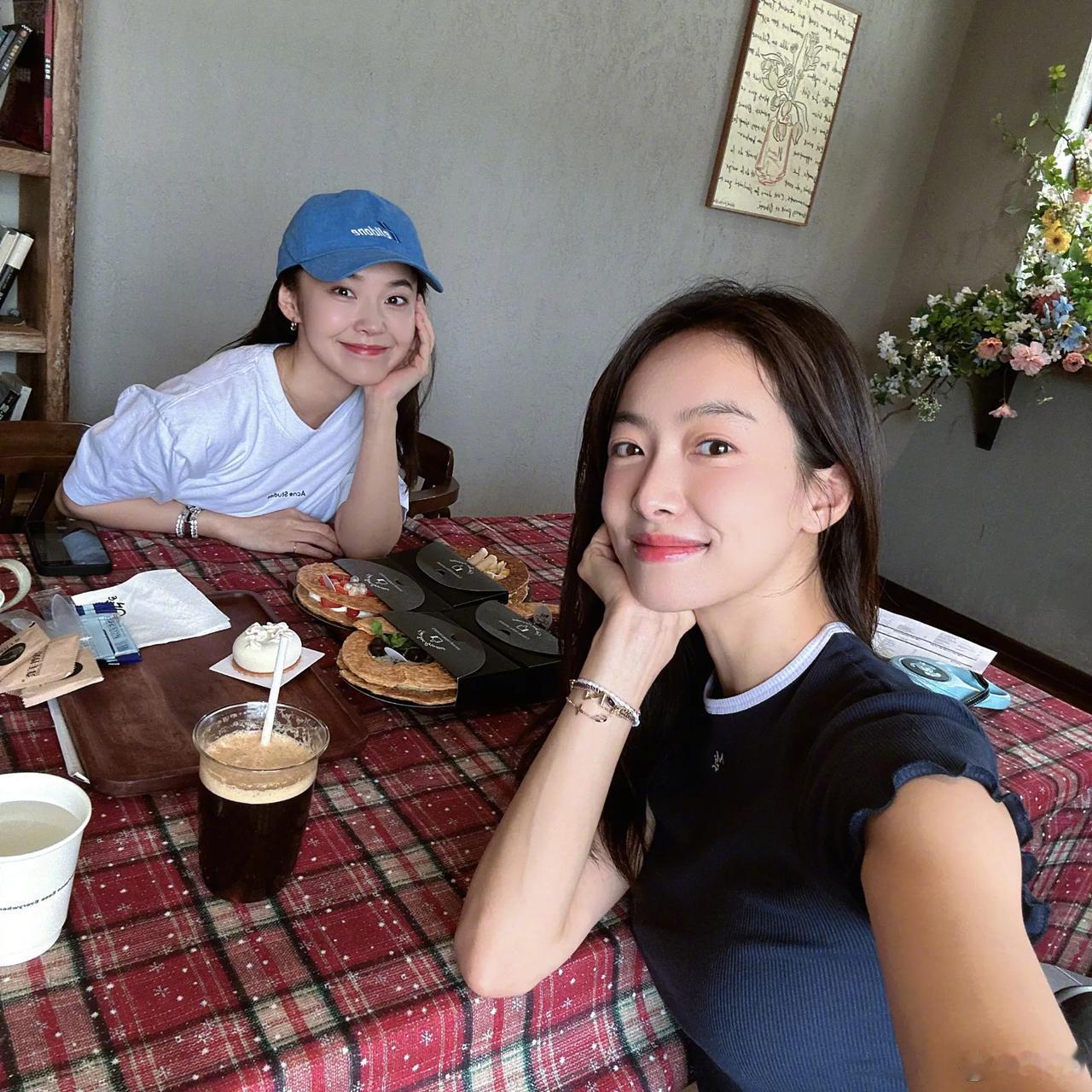 宋女士的照片风格好独特呢，总是那么优雅迷人[害羞]
#宋茜# #说TA# #娱乐