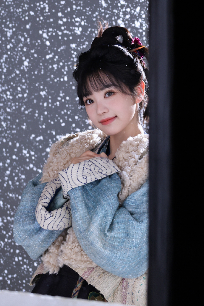 田曦薇吃点漂亮樊田曦薇红衣踏雪击鼓田曦薇古装真的从来没输过！红衣击鼓又美又飒，雪