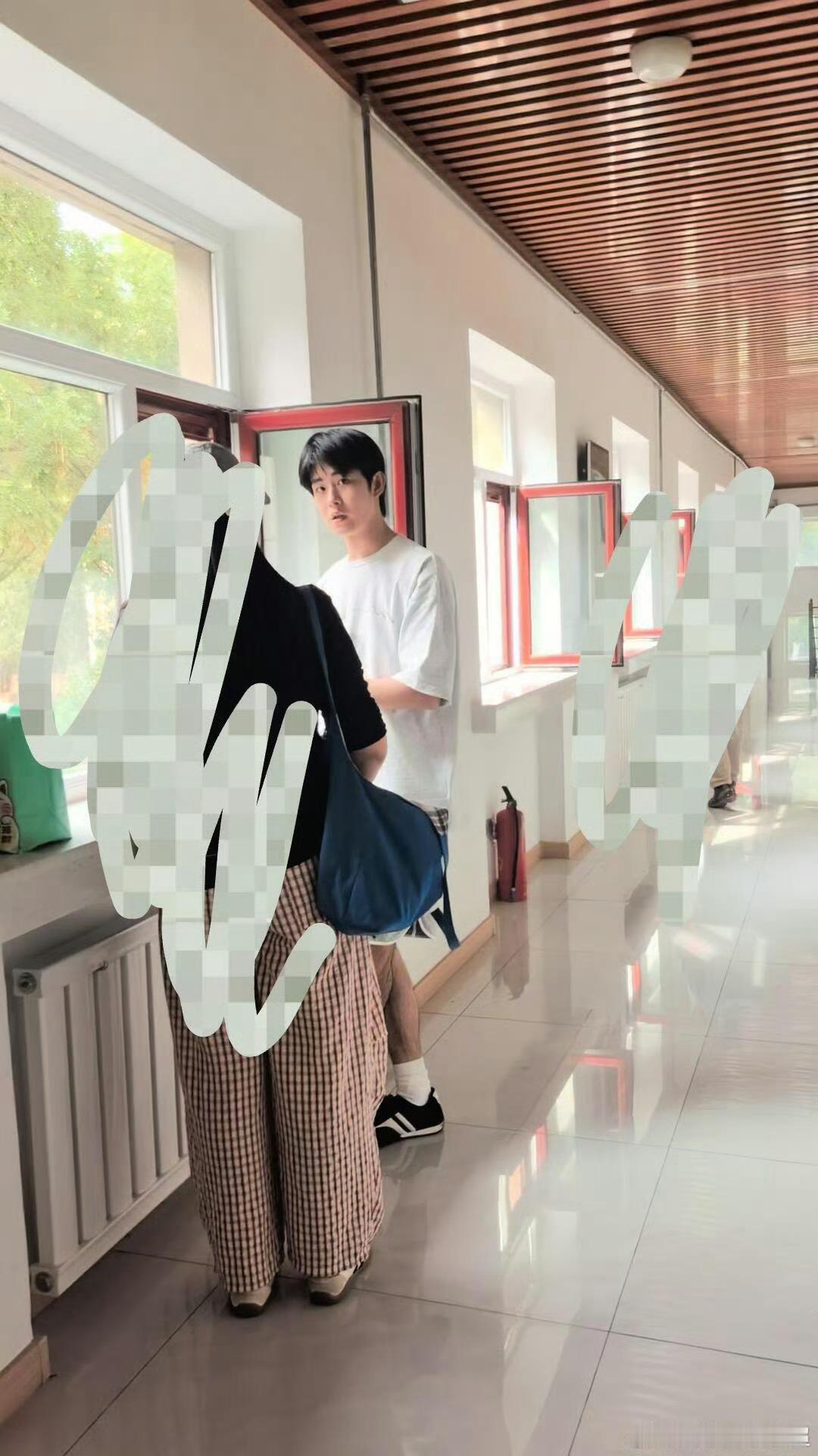 网友偶遇田嘉瑞宁夏拍戏网友在宁夏偶遇田嘉瑞拍戏！这个侧颜谁看了不迷糊啊😭就算是