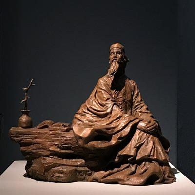 “他爹被活活打死那年，他没哭，却在棺材底藏了把刀；30年后，他递出一份《皇帝劳动