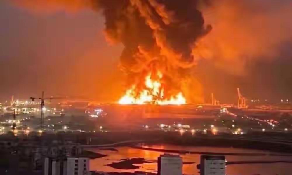 在中东正在进行一场事关国运的世纪赌博。赌徒内塔尼亚胡拉了个疯子特朗普和伊郎赌上了