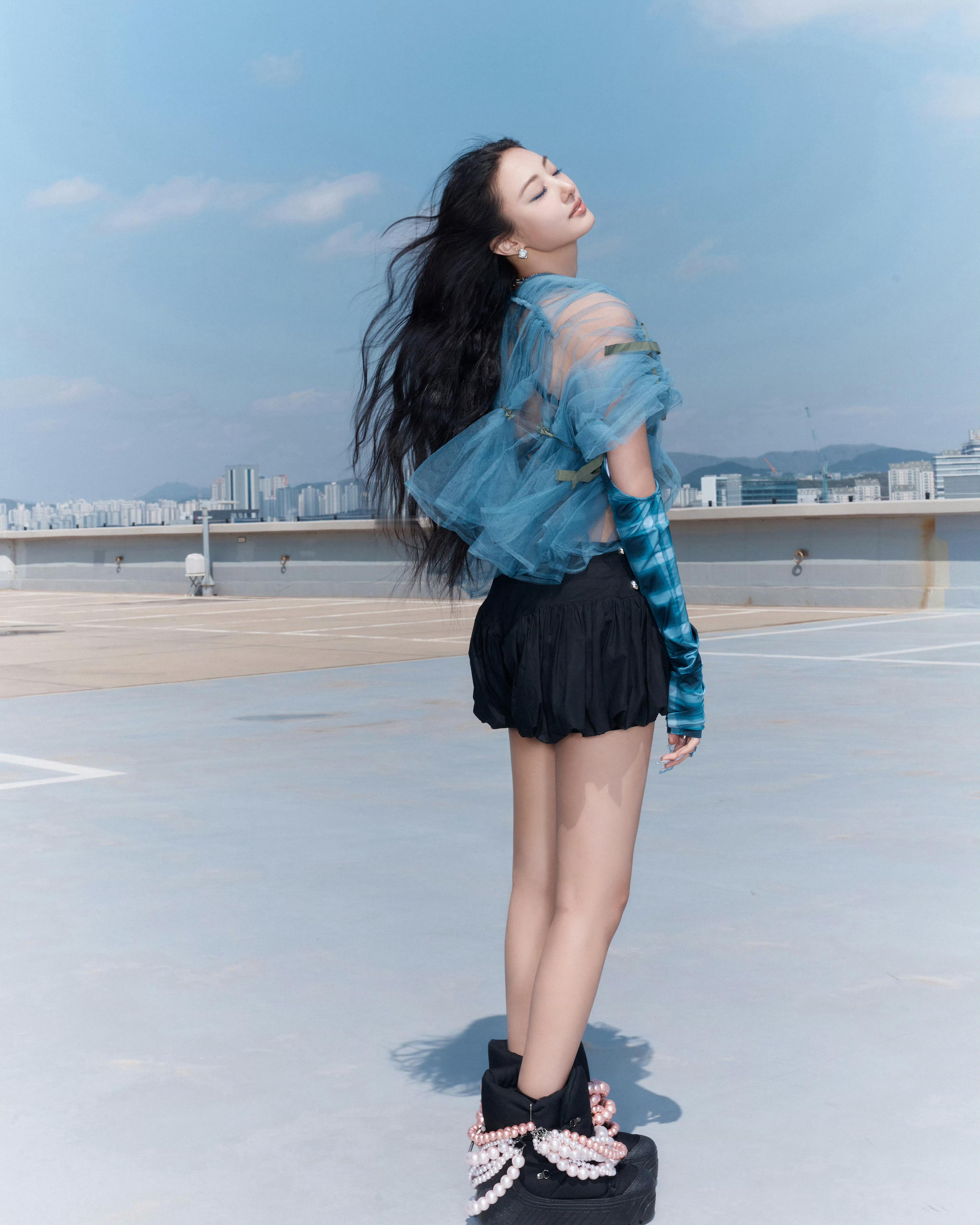 MEOVV THE 1st EP ALBUM [MY EYES OPEN VVI