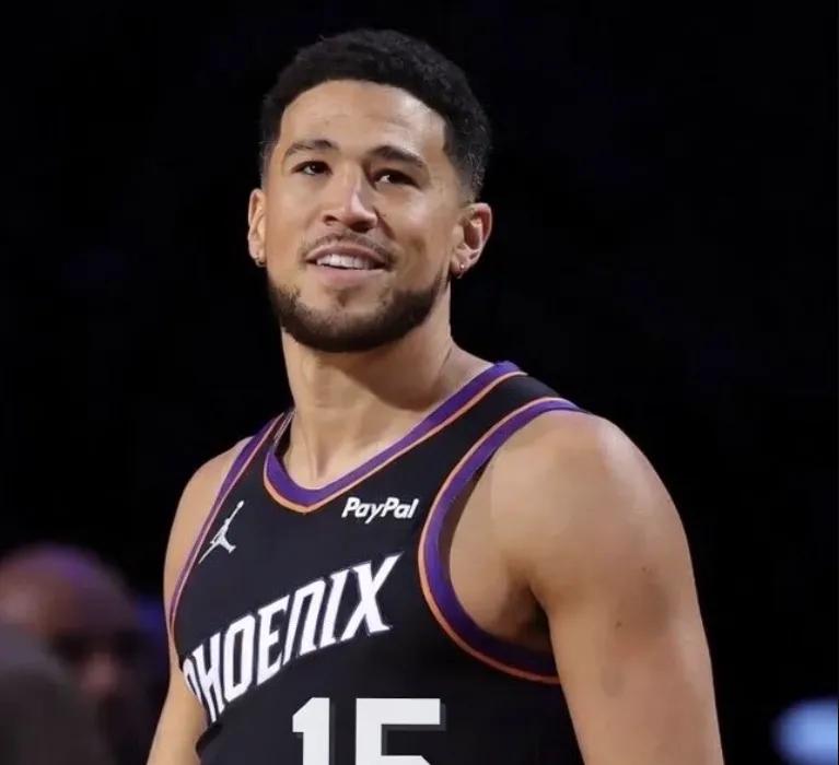 Sidery：布克将改穿15号球衣
06月18日讯，据知名NBA记者Evan S