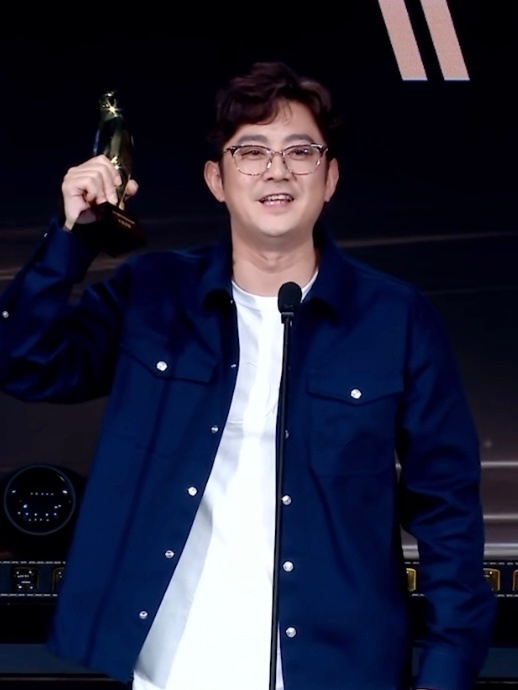 许我耀眼导演获年度导演奖陈导拿年度导演奖实至名归。拍《许我耀眼》时，深挖许妍成长