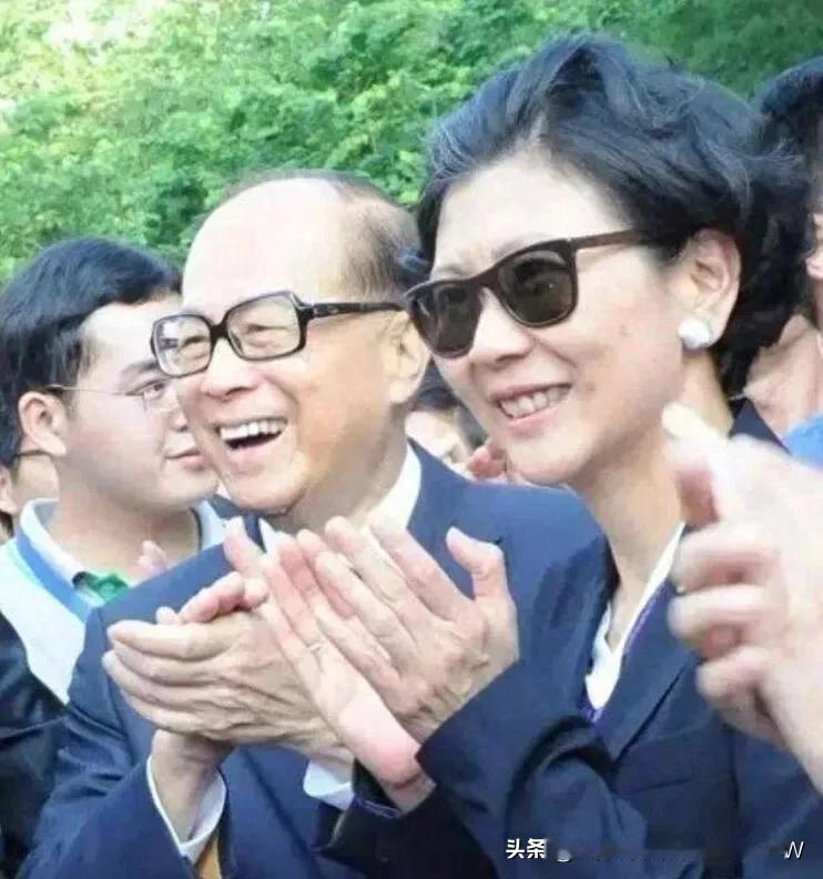 优秀如她却做他红颜知己，一辈子无名无分，周凯旋是香港大名鼎鼎的首富李嘉诚的红颜知