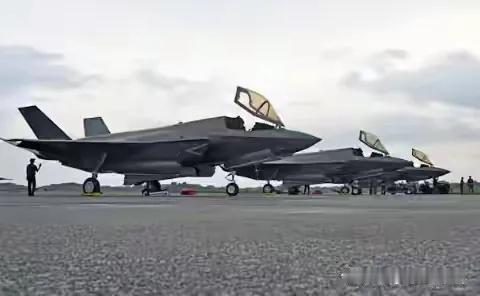 首批3架F-35B战斗机8月7号成功抵达日本新田原基地，这可是二战后日本首次拥有