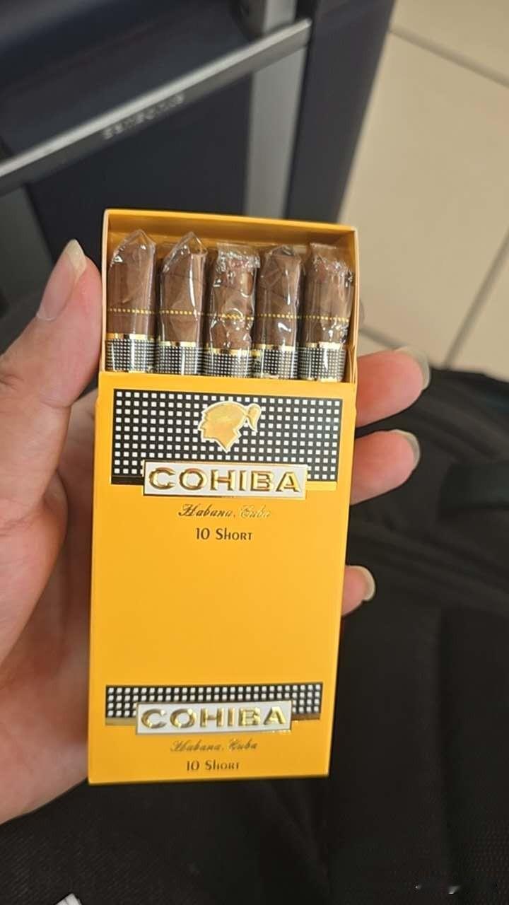 前方发来消息
古巴高希霸微型旱烟
30美元
一小盒子
贵吗？客观的说