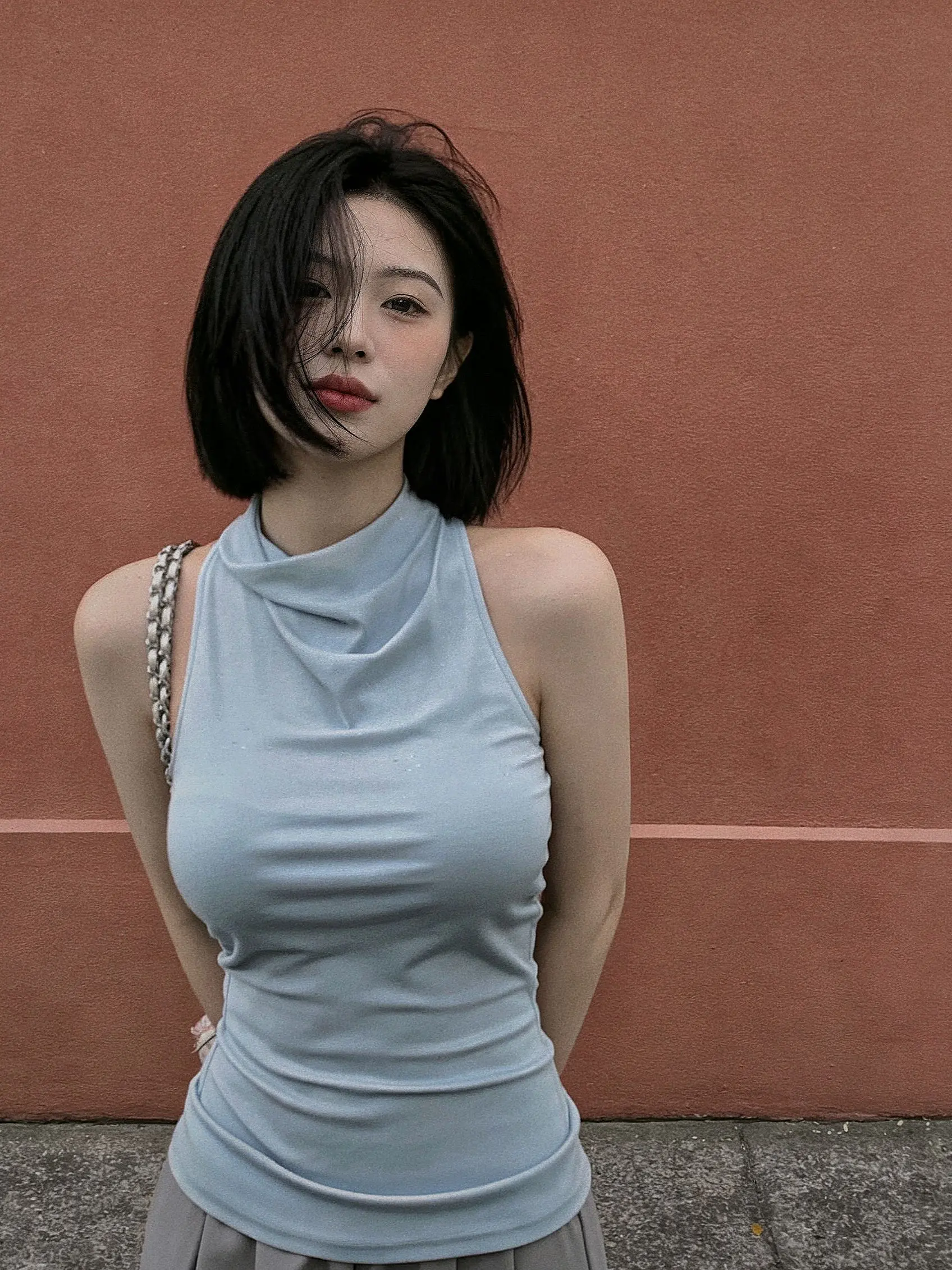 难吃的东西我会边骂边吃，让我伤心的人我会边哭边原谅。