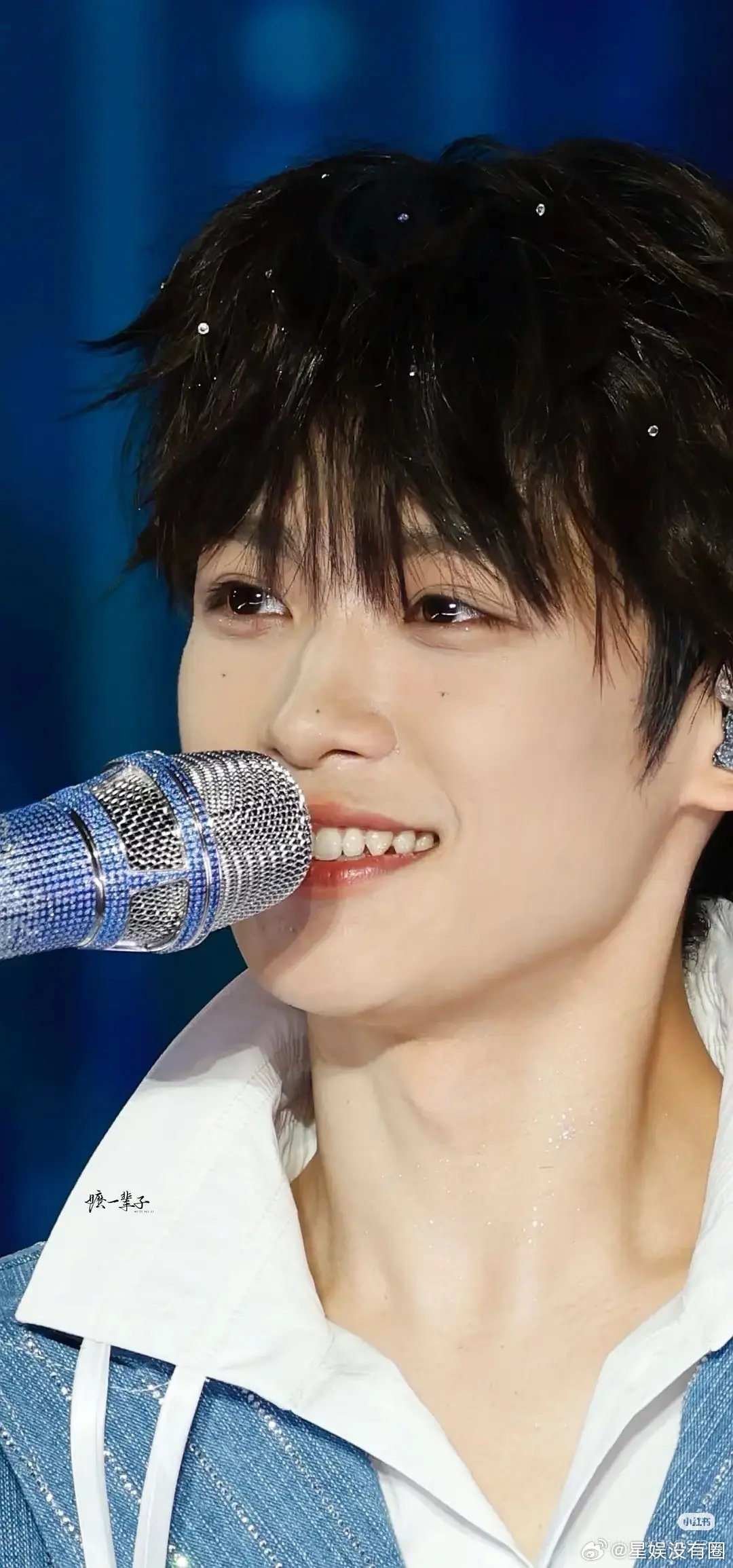 说实话啊，梓渝生图骨相很抗打，五官立体利落，少年感拉满，动态比精修还灵动，基本无