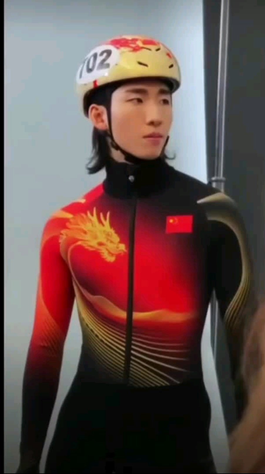  中国短道速滑队出征米兰王牌之师再出发！米兰冰场即将见证中国短道速滑队的速度与激