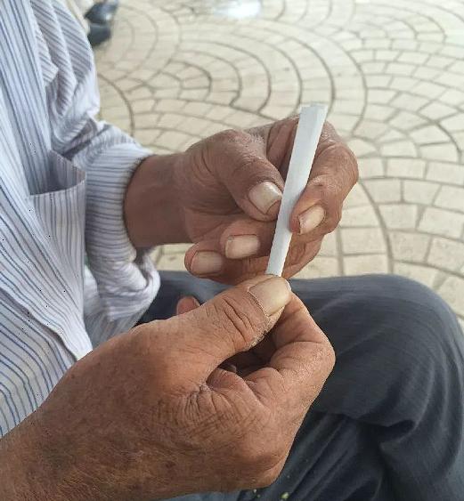 烟草公司的蛋糕你也敢动？新疆伊宁，一男子在家里种上了莫合烟，从去年10月至今年7