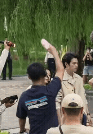 赵今麦魏大勋牵手散步路透赵今麦魏大勋牵手散步路透！一沫真挚的情话一沫真挚的情话[