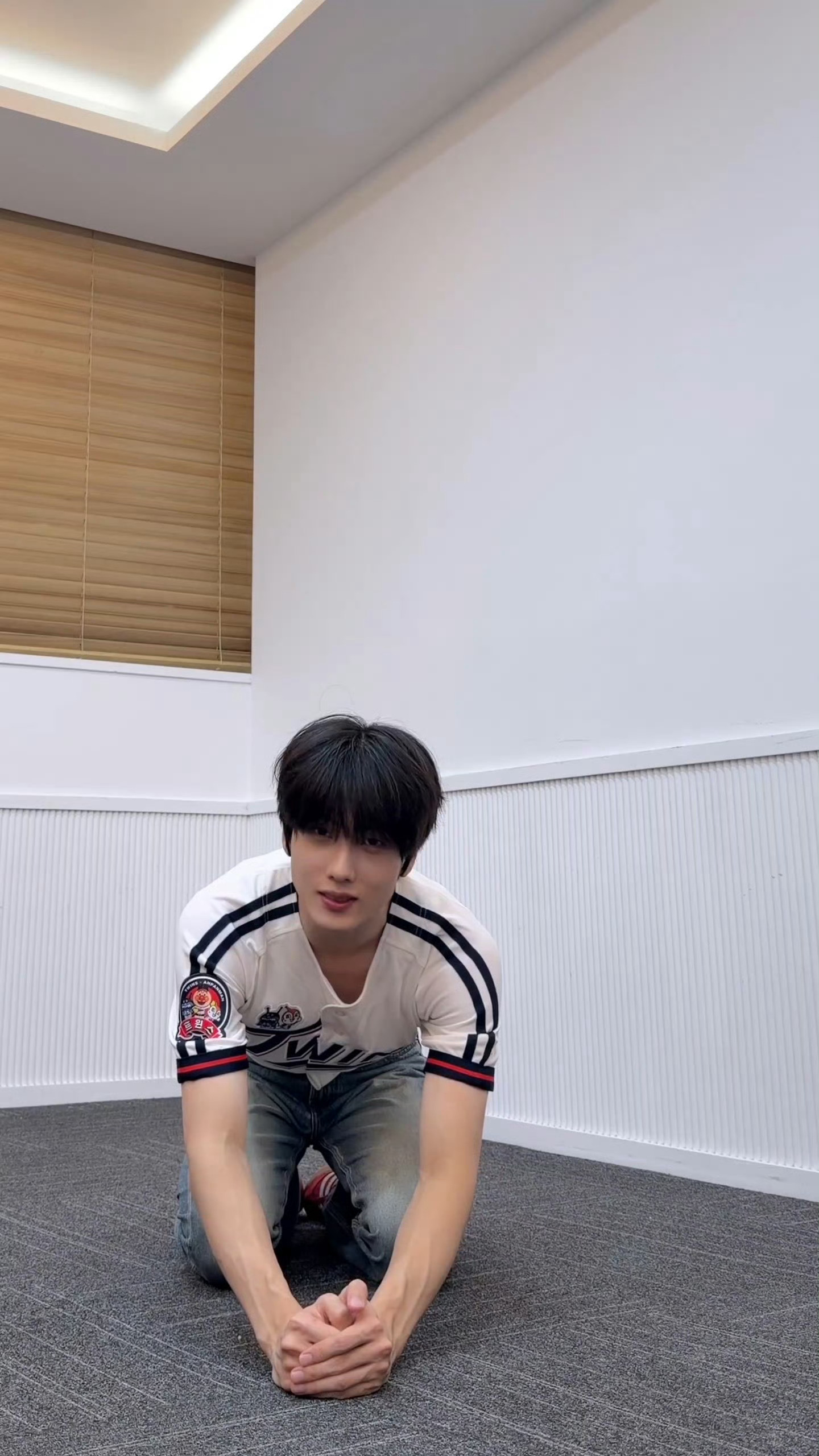 朴志晟跪着求我后入他 ​​​
