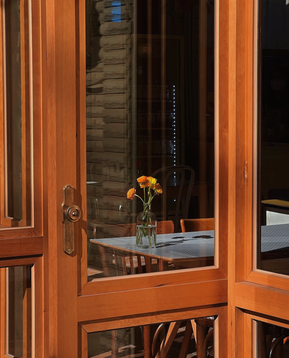 对自己的生活越满意，对别人的评判就越少。 