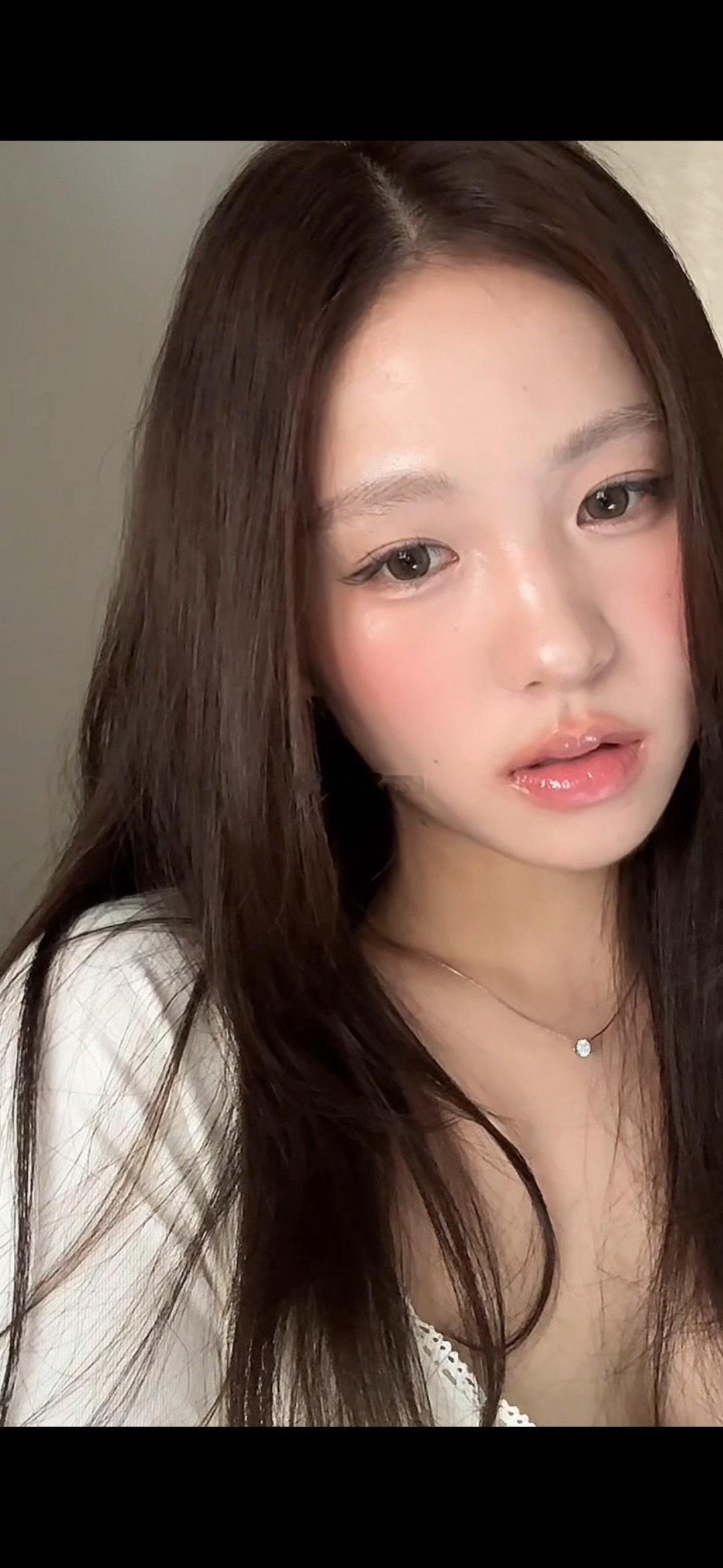 Yrui仿妆〰️🍃就是这个又韩又闷的亚裔感！ 