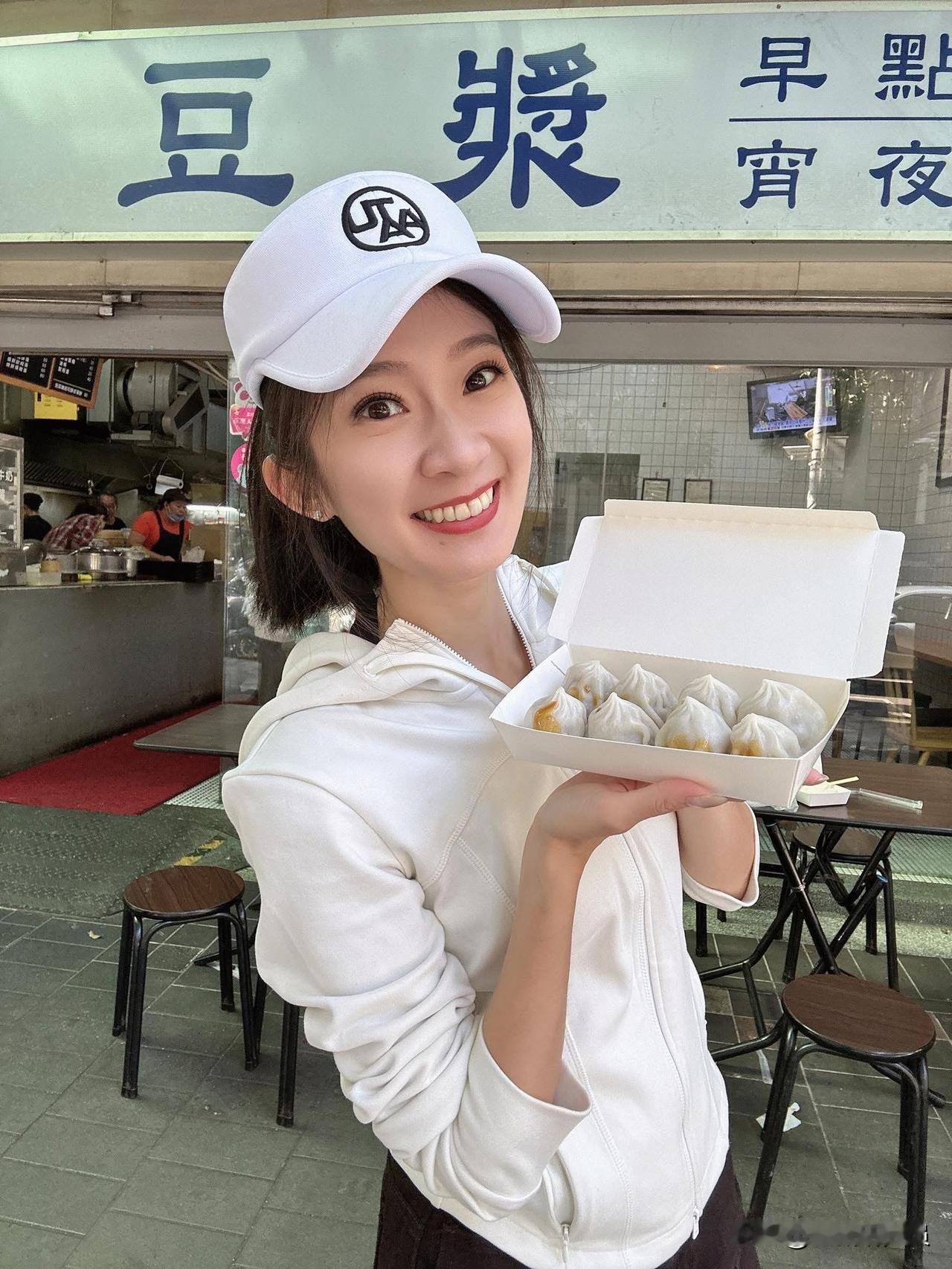 国民党前发言人、北京大学硕士李明今（26日）在脸书发文表示，想给自己鼓励鼓励，刚