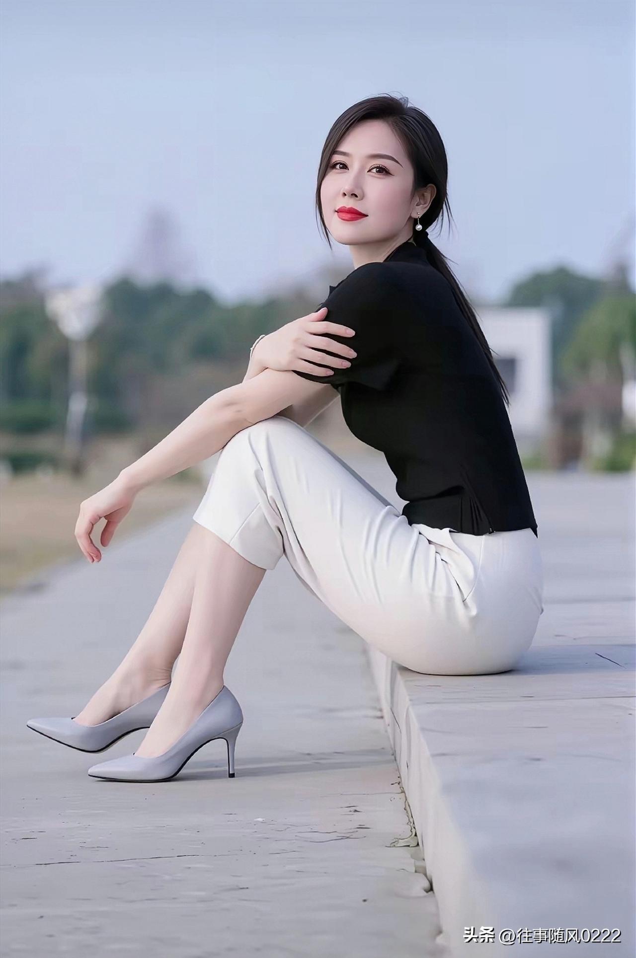 优雅都市女郎，黑白配穿搭，时尚街拍