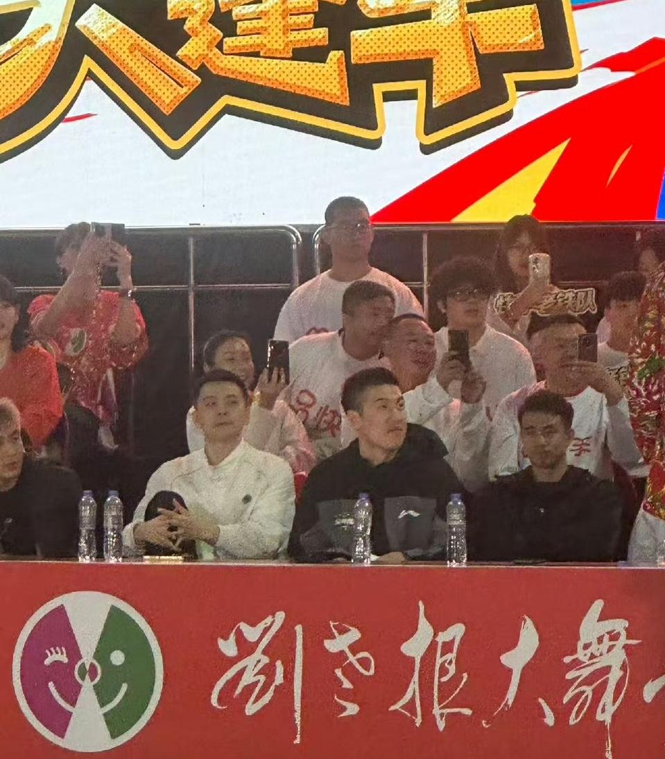 郭艾伦、韩德君、赵继伟、杨鸣相聚一堂，今夕是何年梦回辽篮的巅峰时刻，原来能够令他