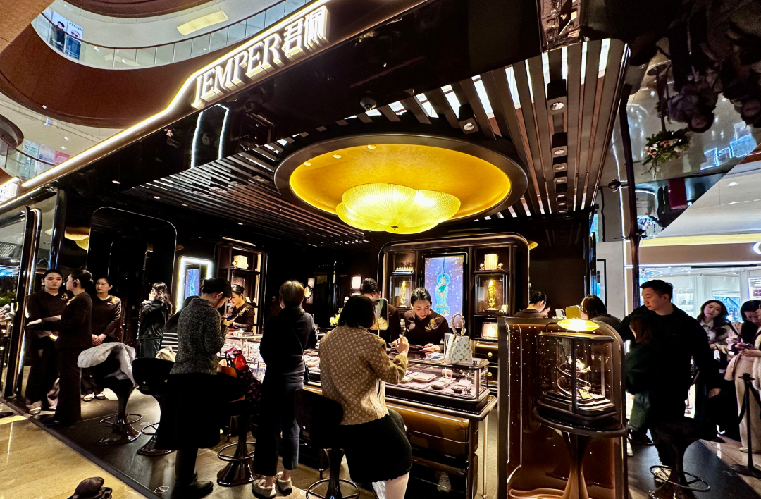 【#知名品牌金价站上每克4000元#】#雷军押注古法黄金#在四大古法黄金品牌中，