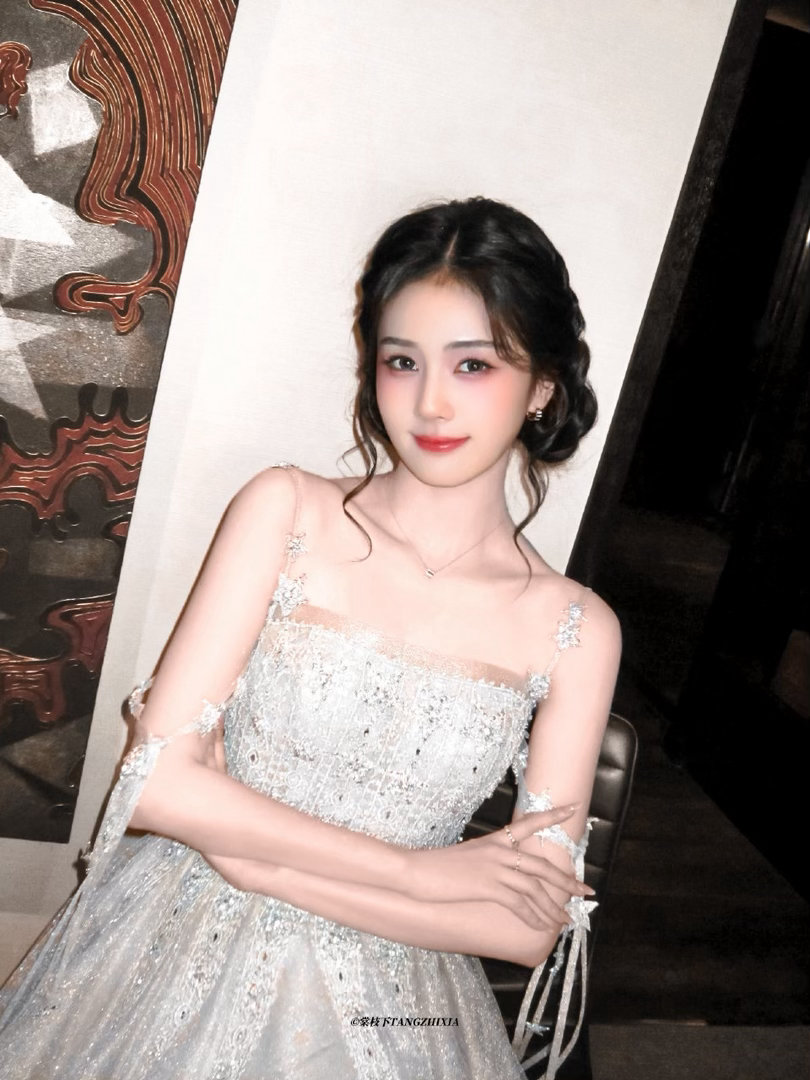 白鹿  白鹿叶璃 白鹿莫离 我的喜欢写在风里从此整个世界都是你🤍🐈🎨
