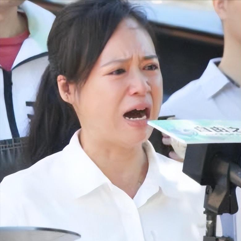 [中国赞]“中国越制裁我，我就越反华！”这话谁说的？一个被吊销执照、冻结账户、踢
