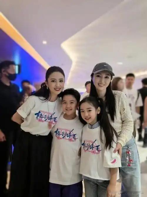 小酒窝晒17张明星合影，星味十足超吸睛

近日，小酒窝在社交平台一口气晒出17张