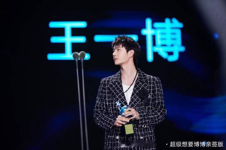 男主角的一生，电影都不敢这么拍的存在。王一博在任何时期都是十分出彩的王一博曾是Y