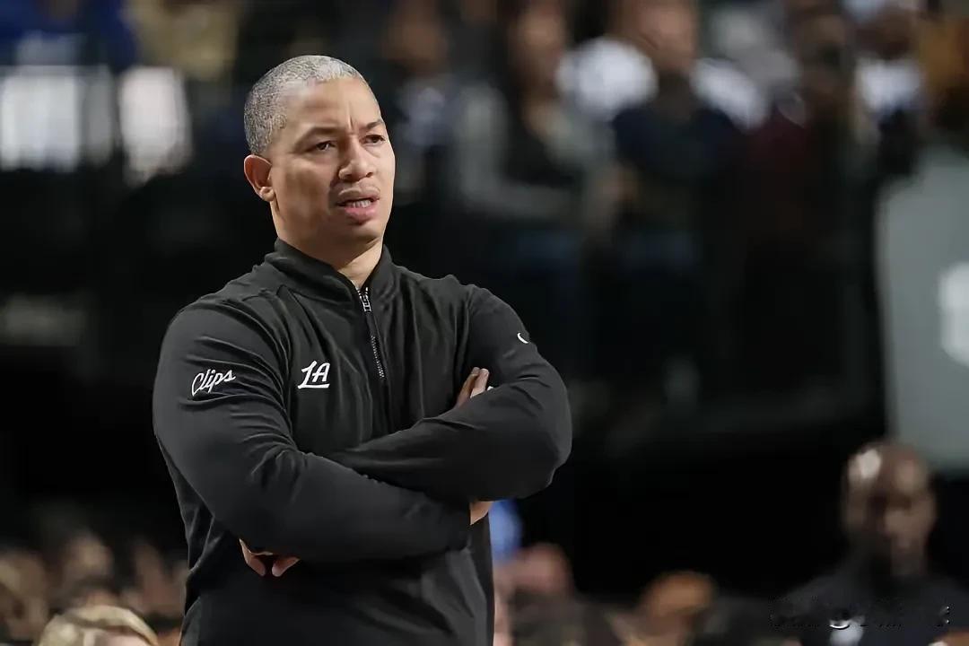 赛季初优势变致命短板！近10战快船替补：投篮命中率倒数第二、场均得分垫底全联盟、