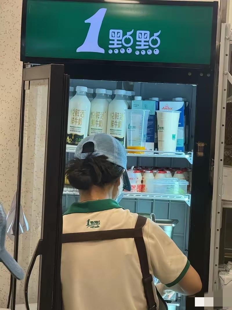 一点点这波操作属实是太阴了，员工发现茶里有石头上报反被阴阳“挑出来接着用”，转头