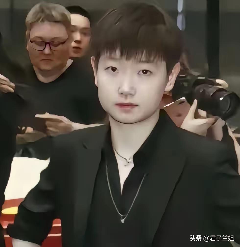 孙颖莎
小小年纪，气质出众着呢，透着一股味道与魅力，令人好生喜欢[比心]